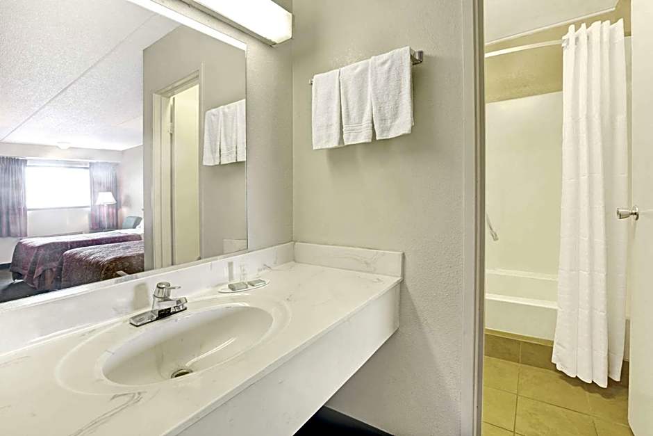 Super 8 by Wyndham Shelby