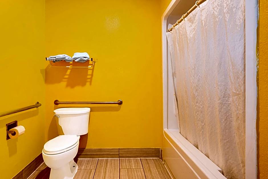 Hotel O Luxury Inn Channelview Baytown I-10