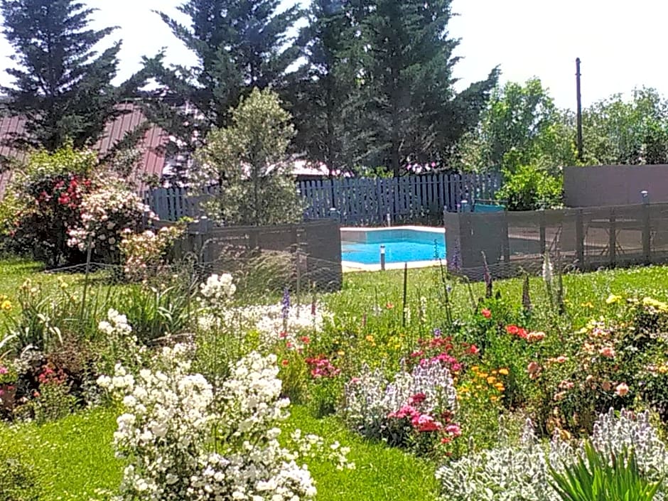 Nature et Piscine au sommet du Périgord