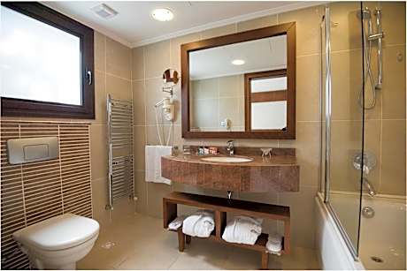 Korineum Golf & Beach Resort - Alojamientos en KYRENIA