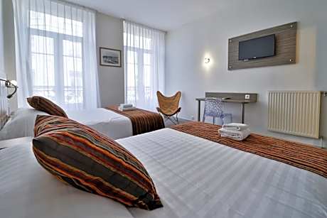 Family Room (2 Adults + 2 Children)