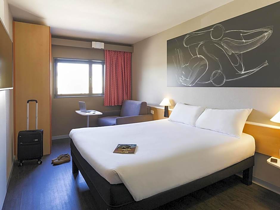 ibis Valencia Bonaire Airport Hotel