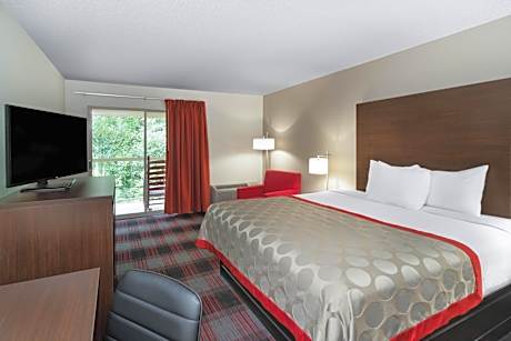 1 King Bed Creek View Non-Smoking