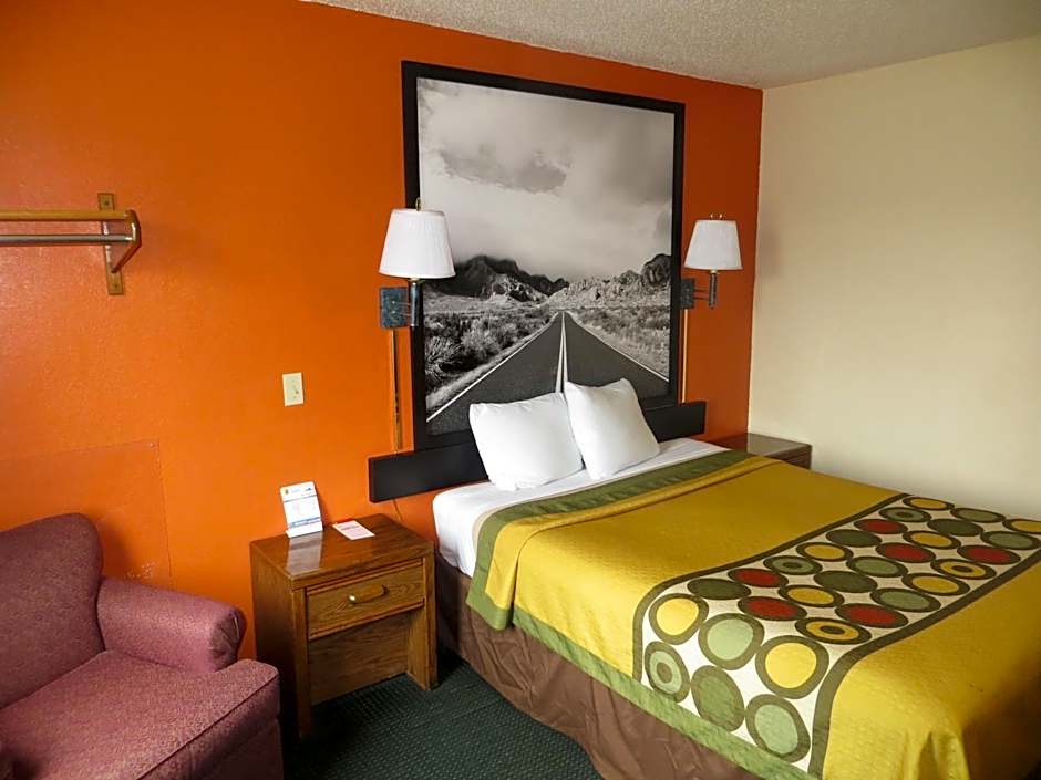 Photo 1 of 8 of 1 Queen Bed, Mobility Accessible, Bathtub