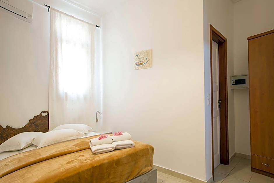 Birds Villa Apartments with Heated Pool - Including Car and Breakfast