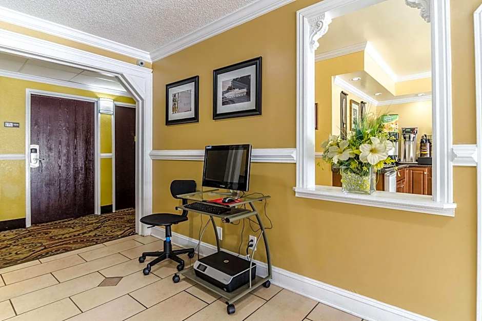 Rodeway Inn & Suites Jacksonville near Camp Lejeune