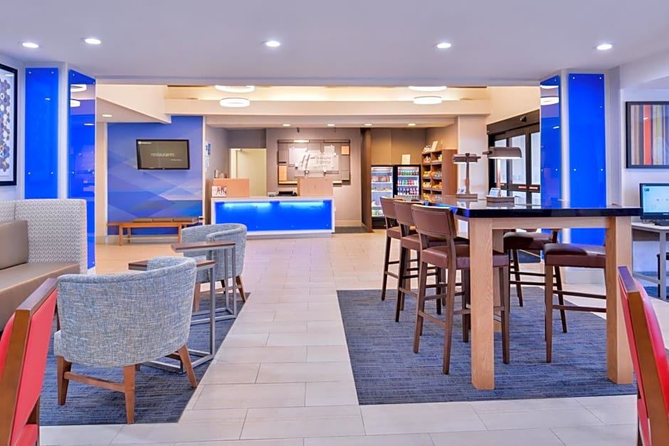 Holiday Inn Express & Suites Selma