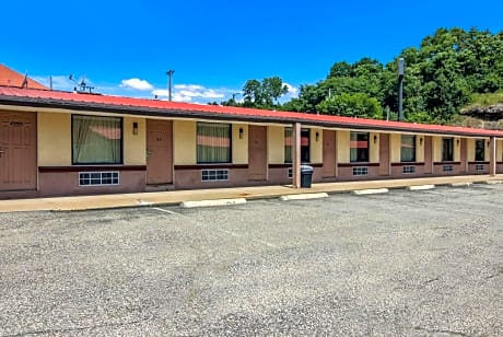 Econo Lodge Pittsburgh I-79