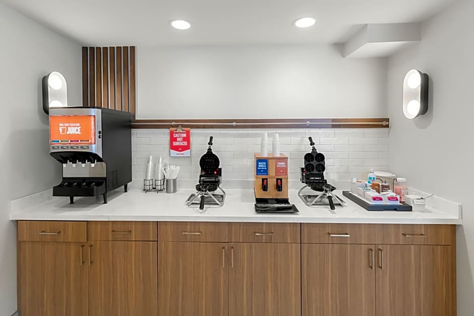 Hampton Inn By Hilton And Suites New Castle