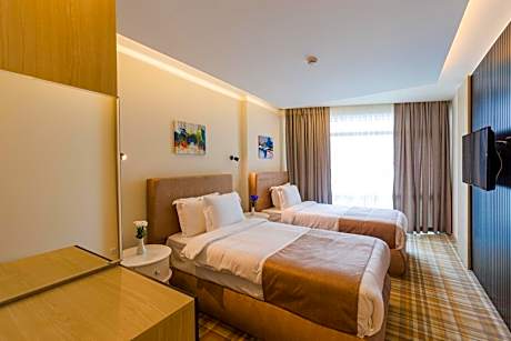 Twin Room with Balcony and Sea View