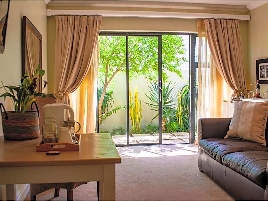 Hermanus Cliff Path Lodge - No Load-shedding