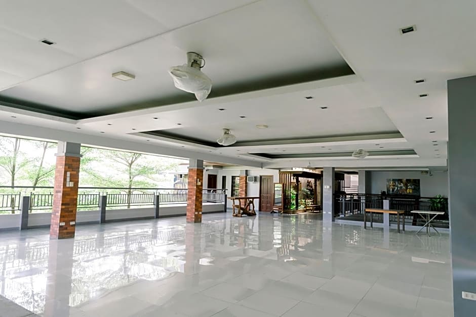 Madonna Hometel and Suites