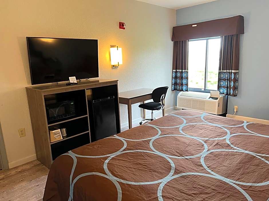 Super 8 by Wyndham Clemmons/Winston-Salem Area