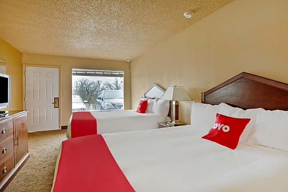 OYO Hotel Branson MO-165