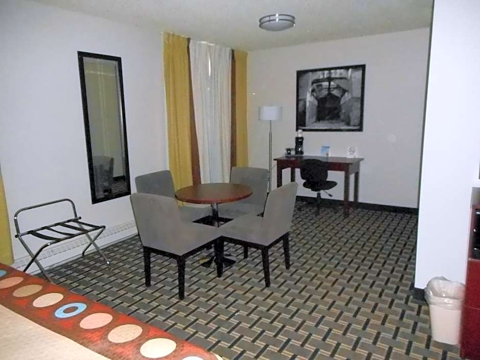 Super 8 by Wyndham Fox Creek