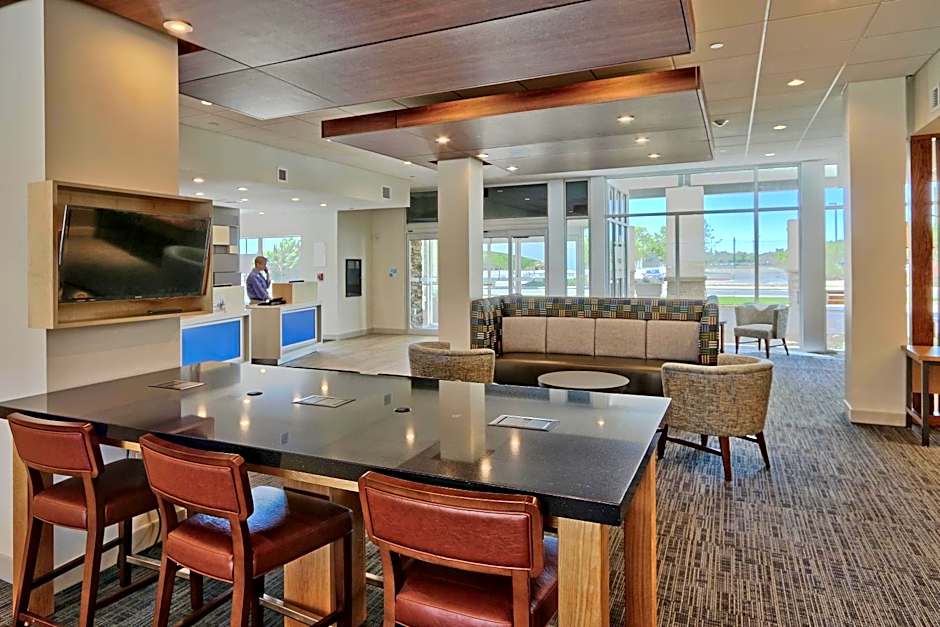 Holiday Inn Express & Suites Roswell By IHG