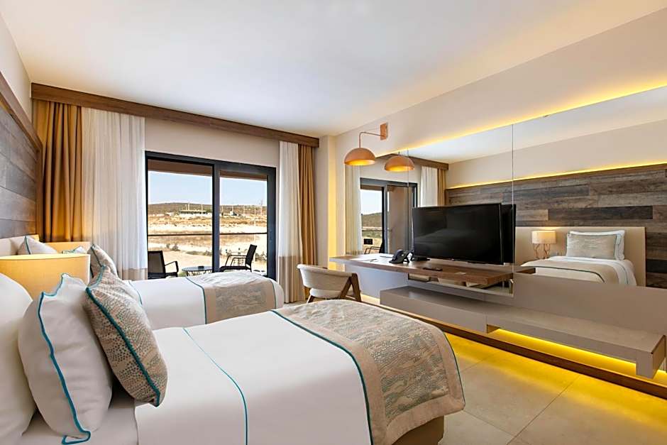 Design Plus Seya Beach Hotel