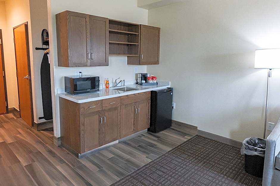 Cobblestone Inn and Suites Sheldon