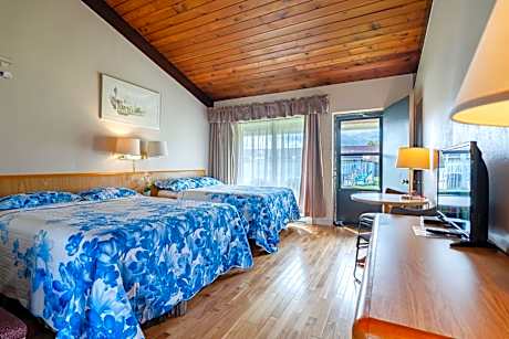 Room with Two Beds, Parquet Floor and Spa Bath