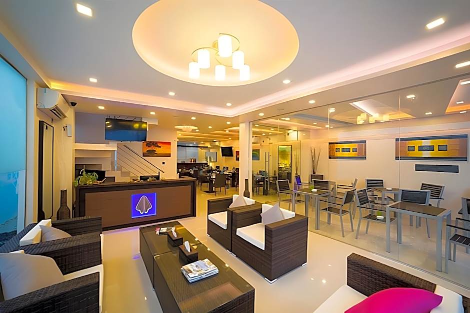 The White Harp Beach Hotel