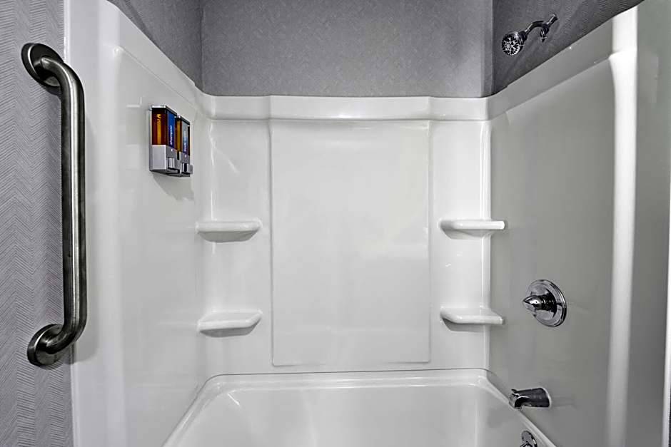 All Seasons Inn & Suites