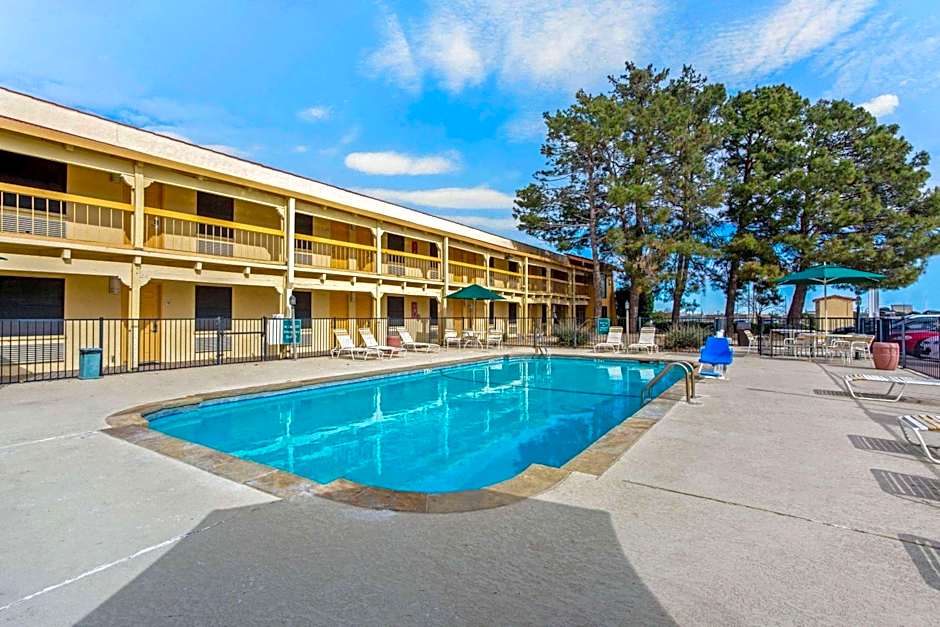 La Quinta Inn & Suites by Wyndham And Conference Center San Angelo