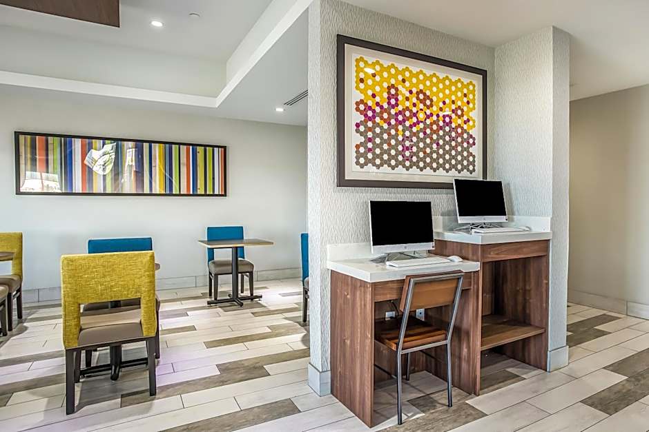 Holiday Inn Express & Suites East Tulsa - Catoosa By IHG