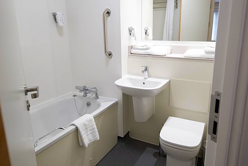 Paisley Pear, Brackley by Marston's Inns