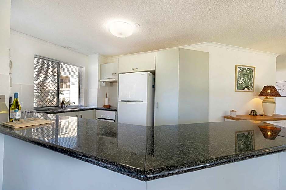 Surfside Buddina Beachfront 3bed Apt - Direct Beach Access