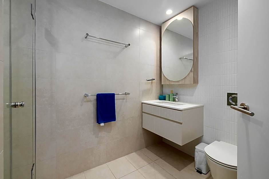 Luxury 1BR in Brisbane City River Firework View