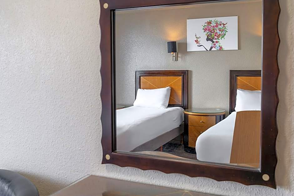 The Grand Burstin Hotel