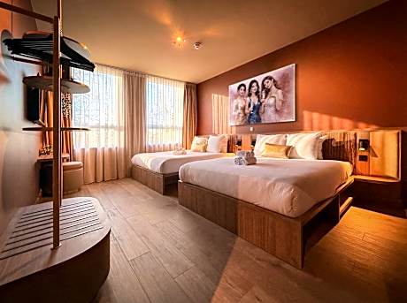 Deluxe Family Room