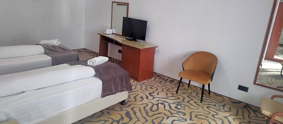 Hotel Dana 2