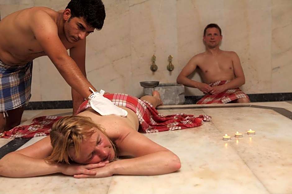 Catty Cats Garden Hotel