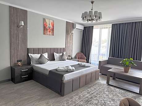 Deluxe Family Room