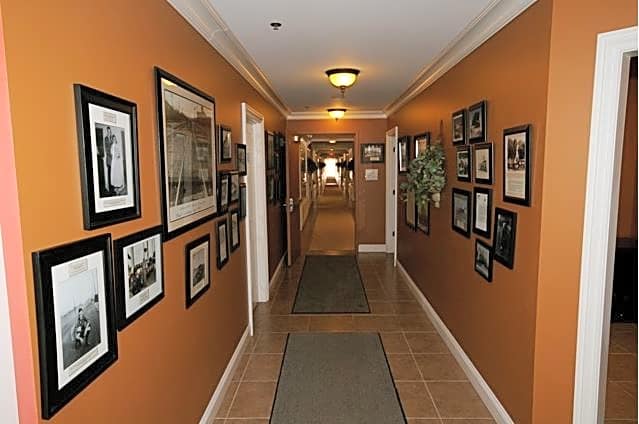 Depot Inn & Suites
