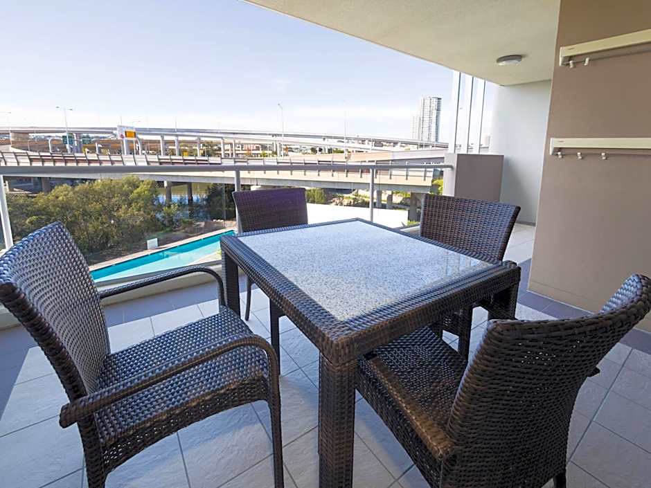 Oaks Brisbane Mews Suites