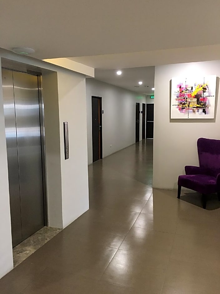 1A EXPRESS HOTEL
