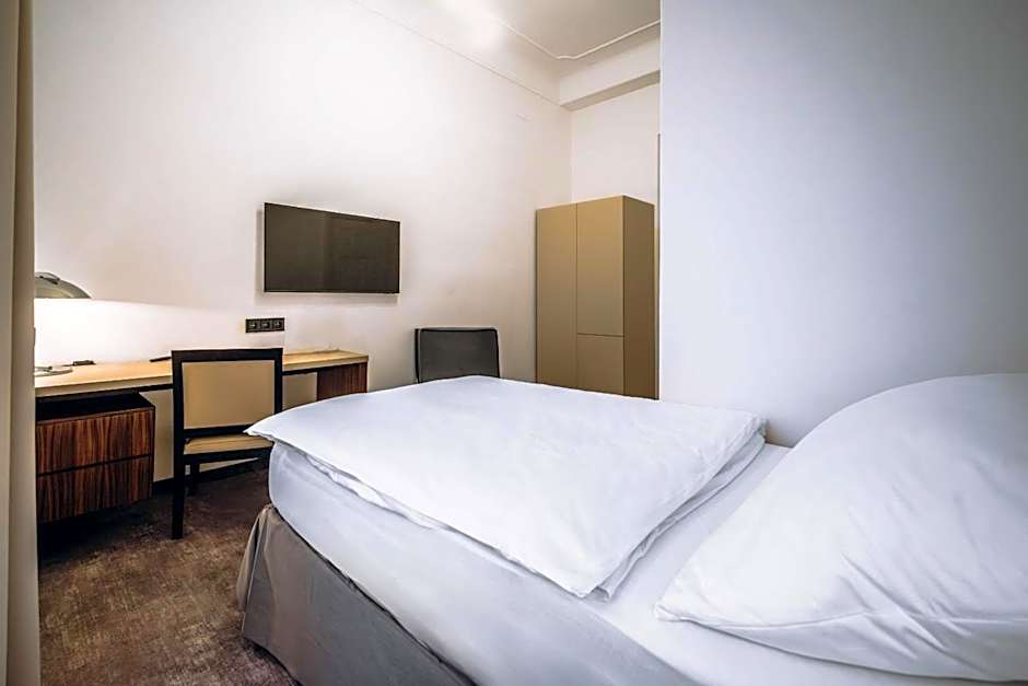 Esplanade Self Check-in Hotel