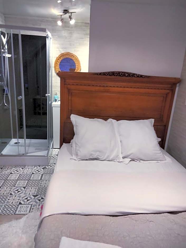 Chambre meublée indépendante, jacuzzi dans la chambre à 60110 Amblainville près de Paris