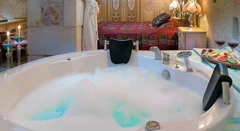 Acer Cave Hotel
