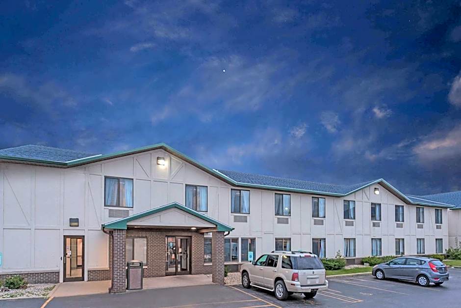 Delavan Inn and Suites
