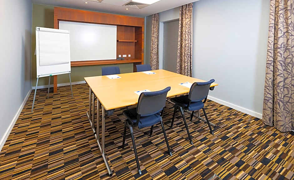 Holiday Inn Express Stevenage By IHG