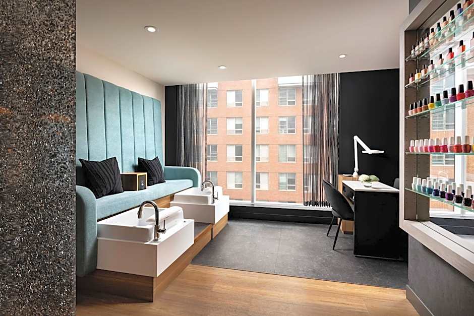 Humaniti Hotel Montreal, Autograph Collection