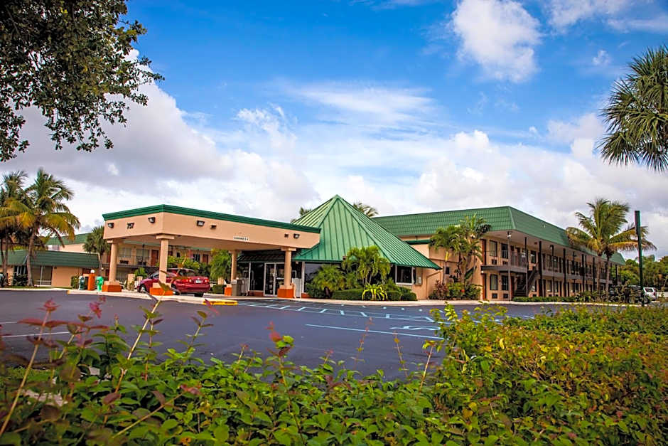 Super 8 by Wyndham North Palm Beach