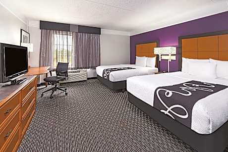 Double Room with Two Double Beds and  Roll-In Shower - Mobility Accessible/Non-Smoking