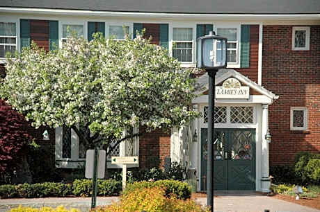 Lamies Inn & The Old Salt Tavern