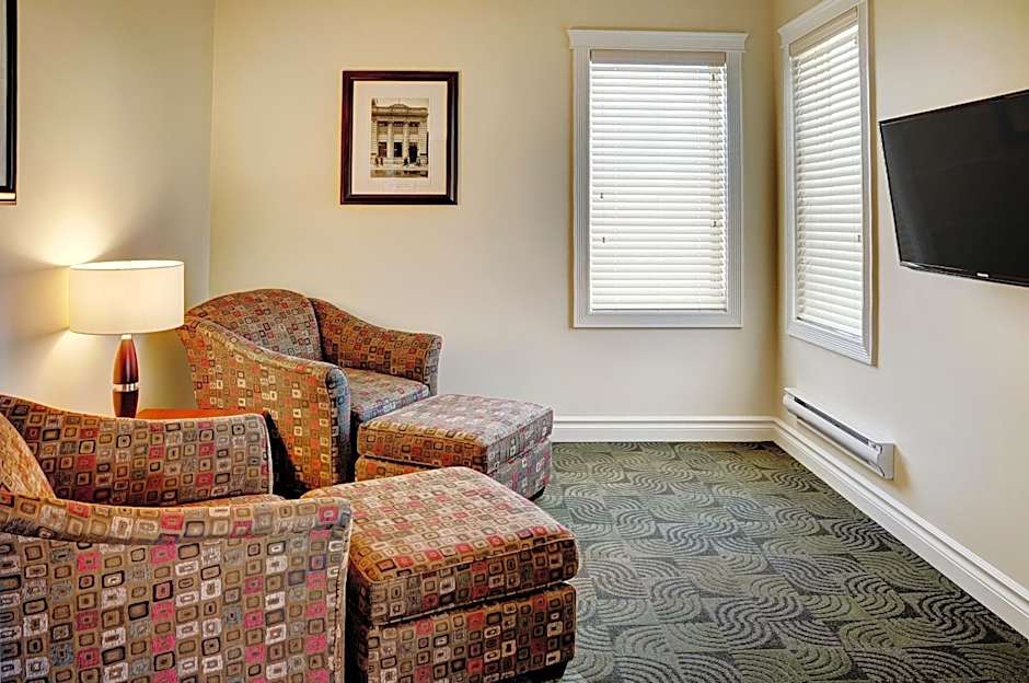 Chateau Nova Yellowhead