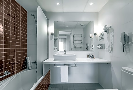 2 BEDROOMS APARTMENT 3 ADULTS + 2 CHILDREN