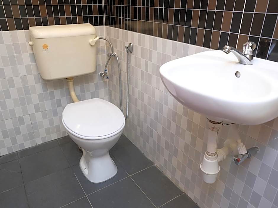 Hotel De' Tees, Masai Utama